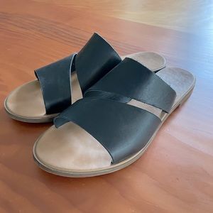 Tahari black leather slides sz 9